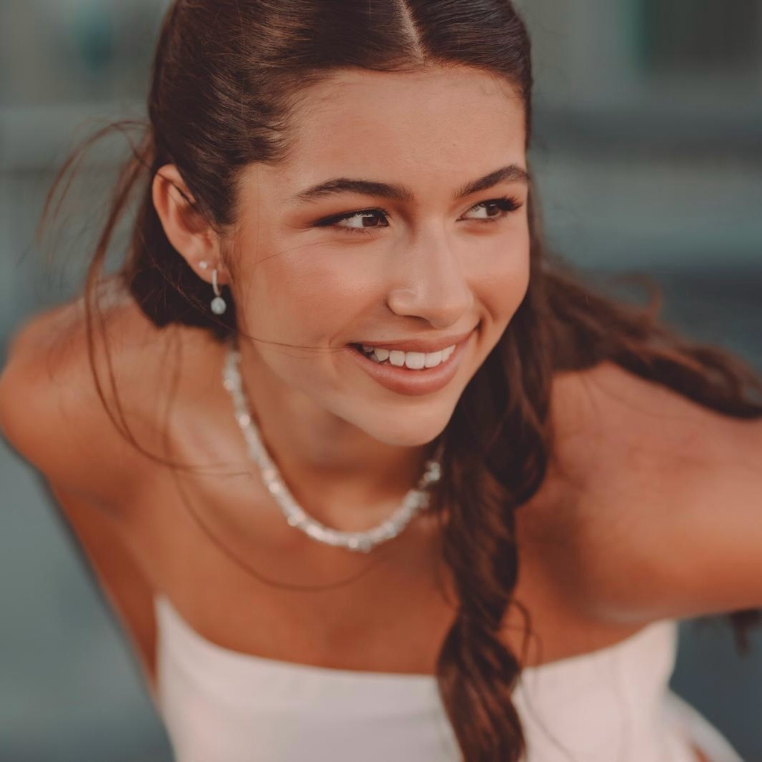 👸🏻 Delfi好美啊苏牙✍🏻： “女王迎来了她的十五岁生日，并且尽情享受