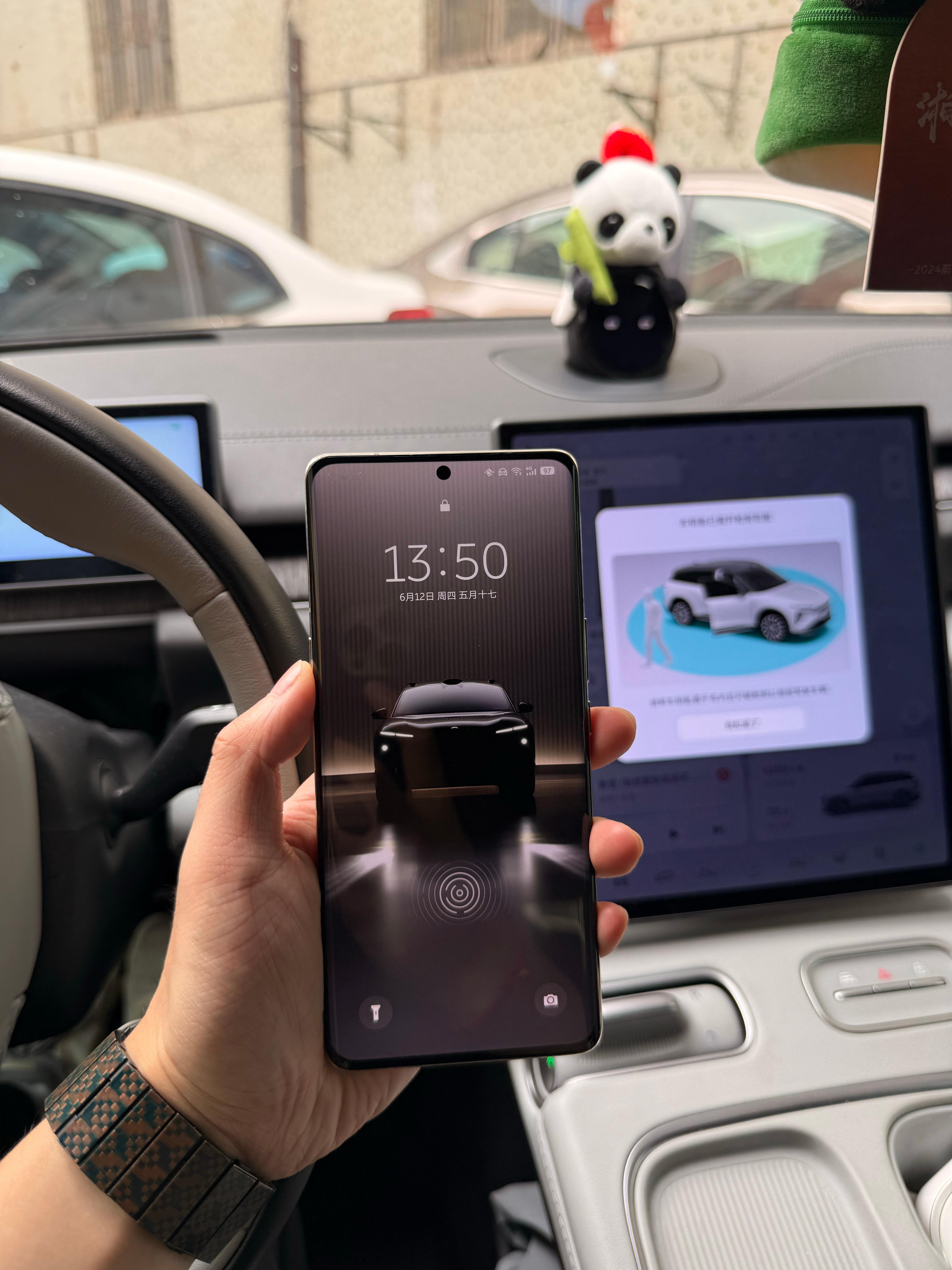 最近的NIO Phone总有点抽风[困]不是给我罚站就是显示不在车内…你们有遇到