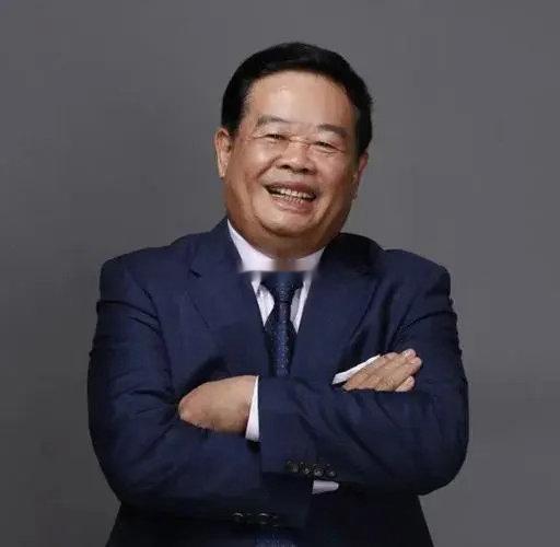 【现在股民和光的关系分为三类】站在光里的：通信、cpo、半导体、存储；光站在那里