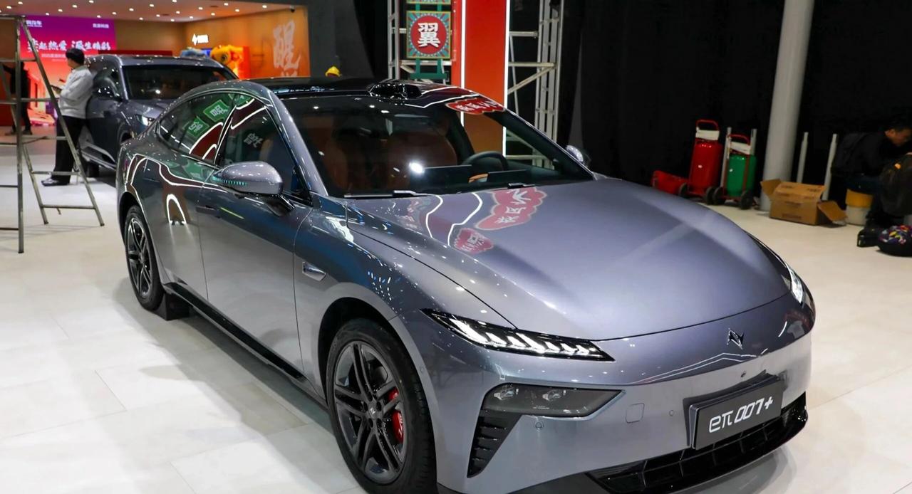 星海S7与eπ007：家用务实与科技玩趣的对决同为东风系中大型轿跑，星海S7主打