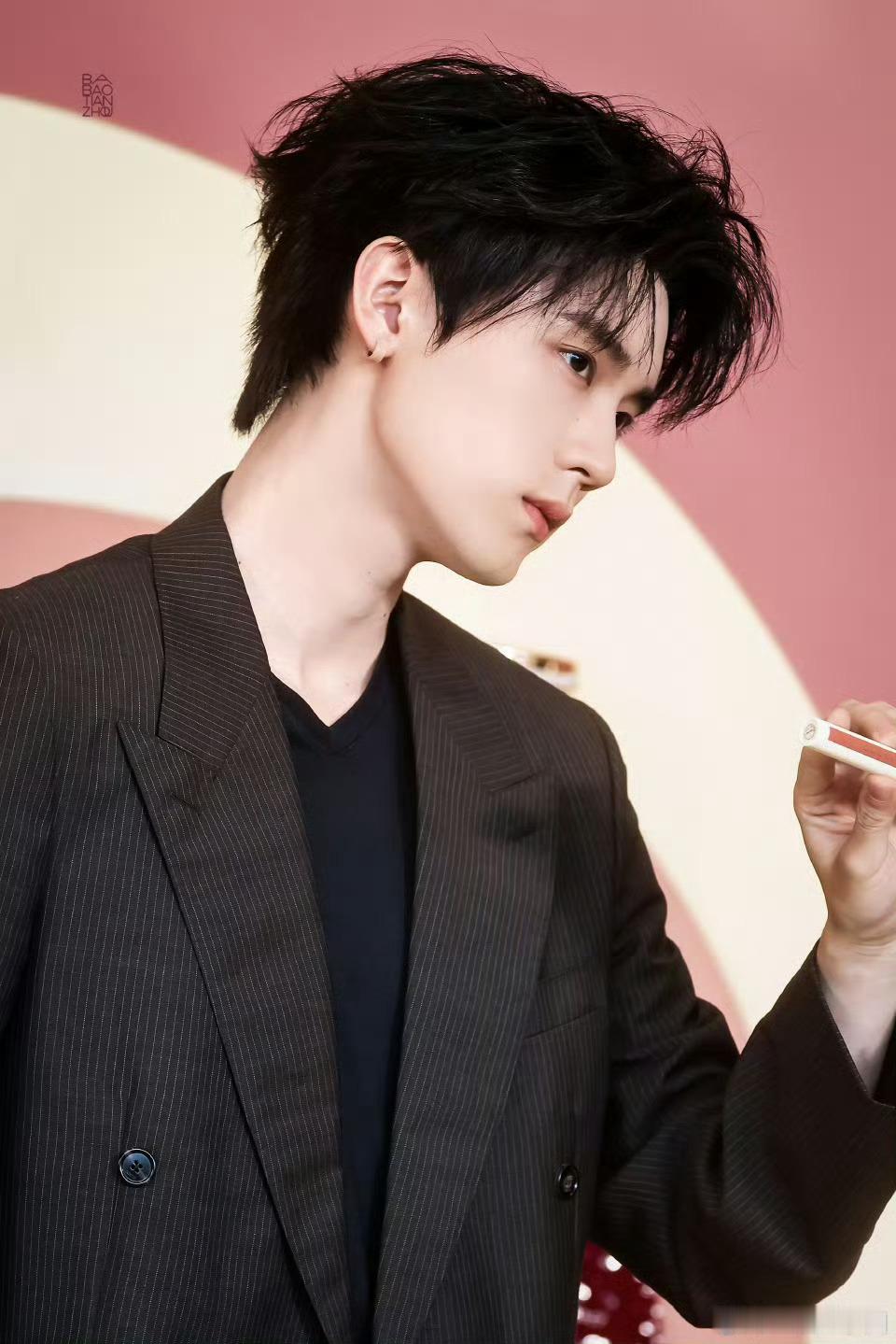 周翊然熟男风味周翊然Gucci活动状态 周翊然，今天GUCCI活动！卧槽，帅的有