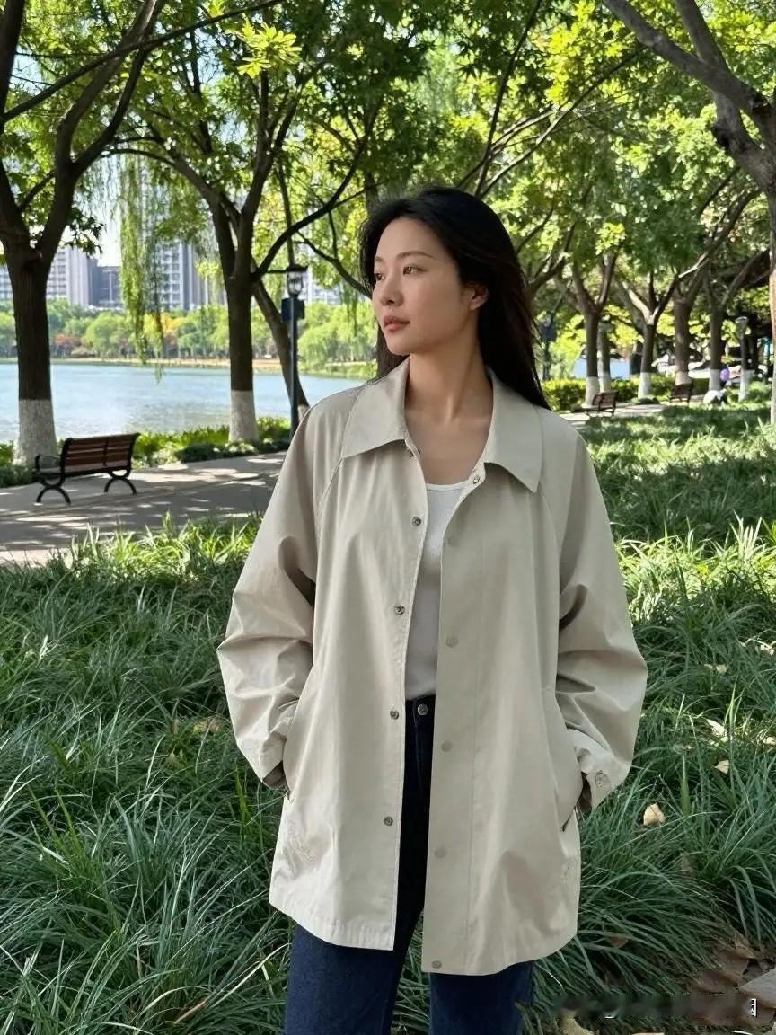 华尔街精英继女“卷”成记（2-2）

继女刚到美国，下课间隙，把同学们放在桌上的
