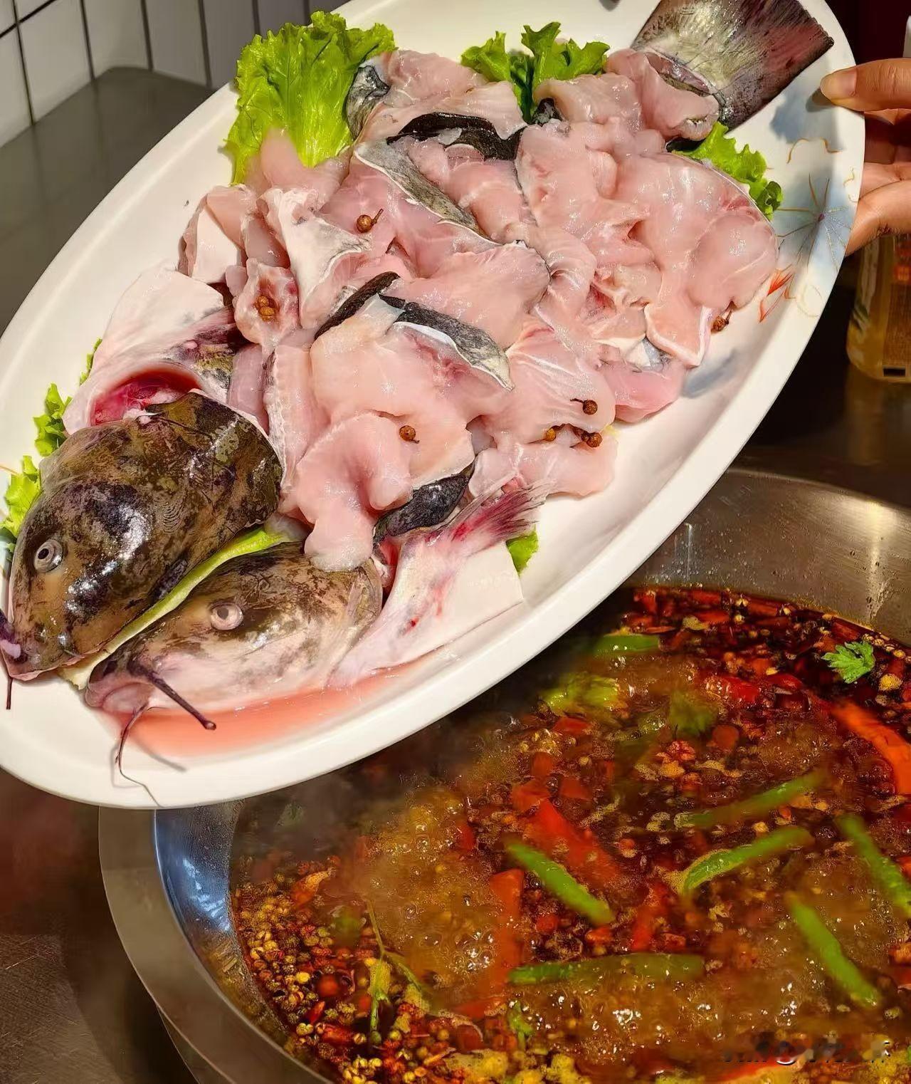 还有一种说法，也可以叫做，膝拐拐。
并且，多吃鱼，可让这个部位变结实。