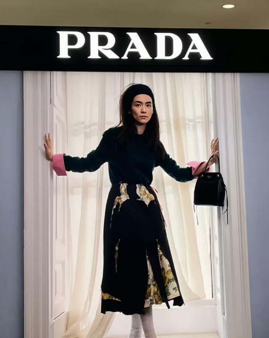 陈昊宇这是在cos梅超风吗？
 
看她拍的Prada大片真是get不到，咋把女明
