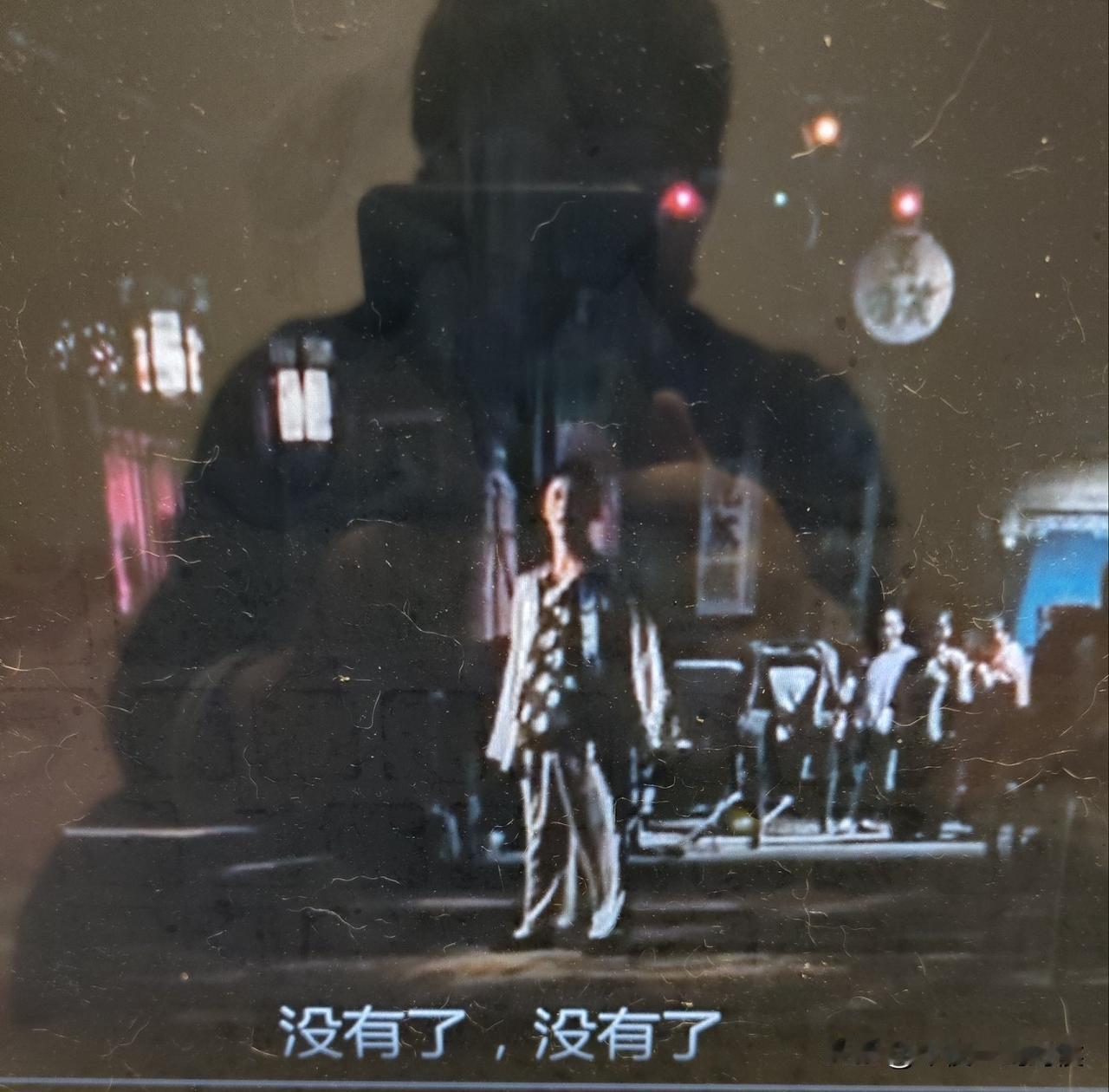 女人狠起来，比男人狠。
看《活着》，富贵少爷跟龙二赌钱输掉了老宅，然后他老婆家珍