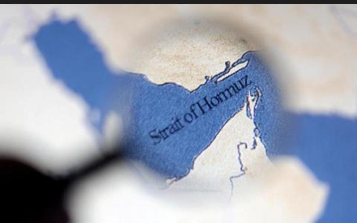 联合早报昨晚（4月9日）报道：霍尔木兹海峡的航运仍受到严格限制，过去24小时内的
