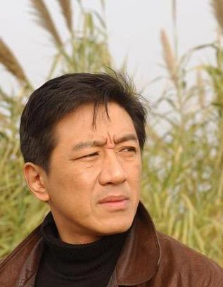 拍戏拍到七成坐地起价，算准了剧组耗不起、不敢换人，吃定导演只能低头，这个演员小算
