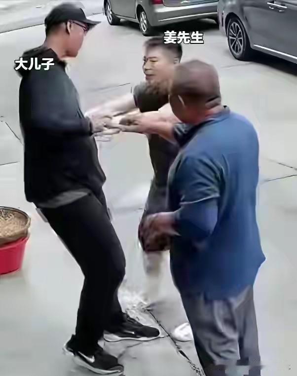 这个大儿子是不是早就知道自己不是姜先生的亲儿子了?
之前因为房产这个大儿子动手打