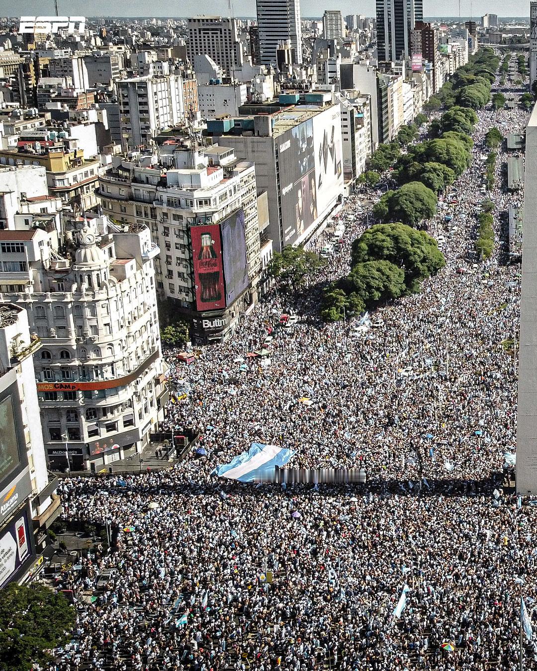 世界第一运动。阿根廷世界杯夺冠三周年梅西