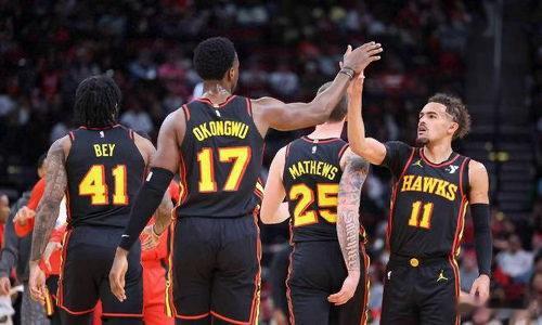 NBA常规赛：魔术VS老鹰篮球         魔术主场121-117战胜热火，