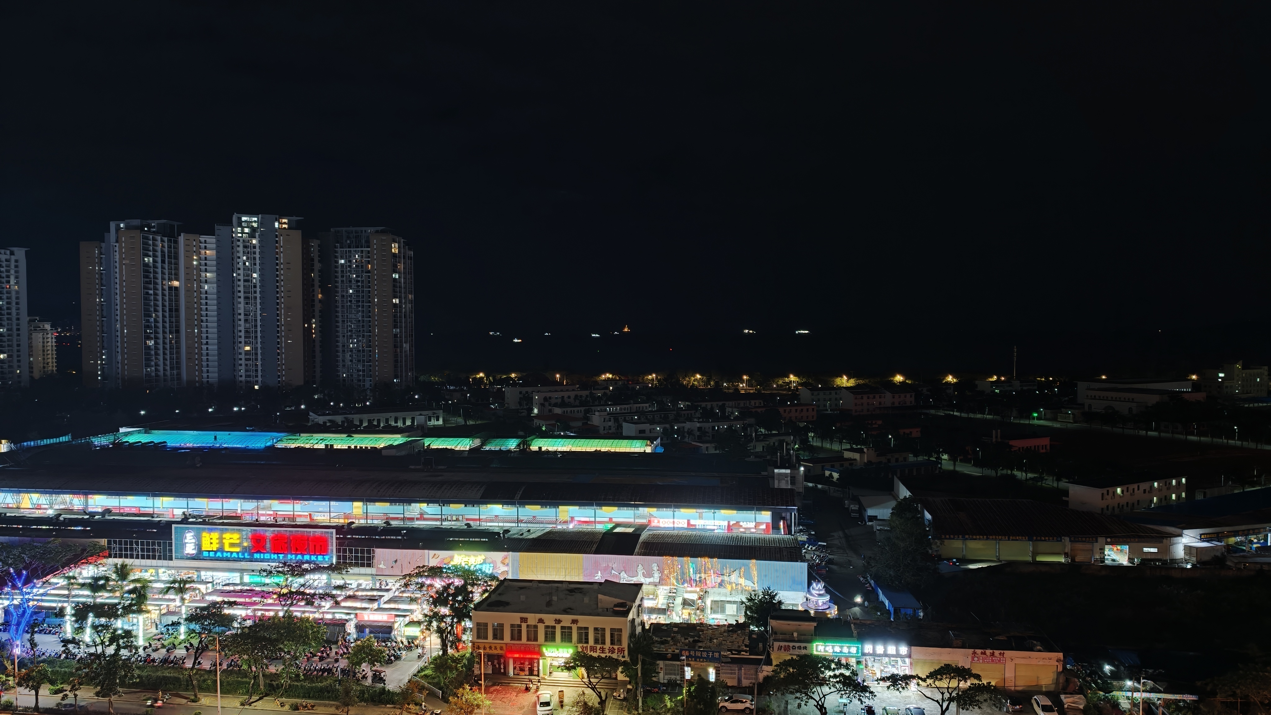 来看看oppo X9 Pro加上增倍镜后，会有怎么样的惊喜图二和图三，分别都能够