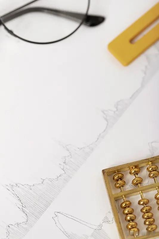 股市里有个没人明说但超现实的规律：本金多少，直接决定你赚钱的难度系数！

同样是