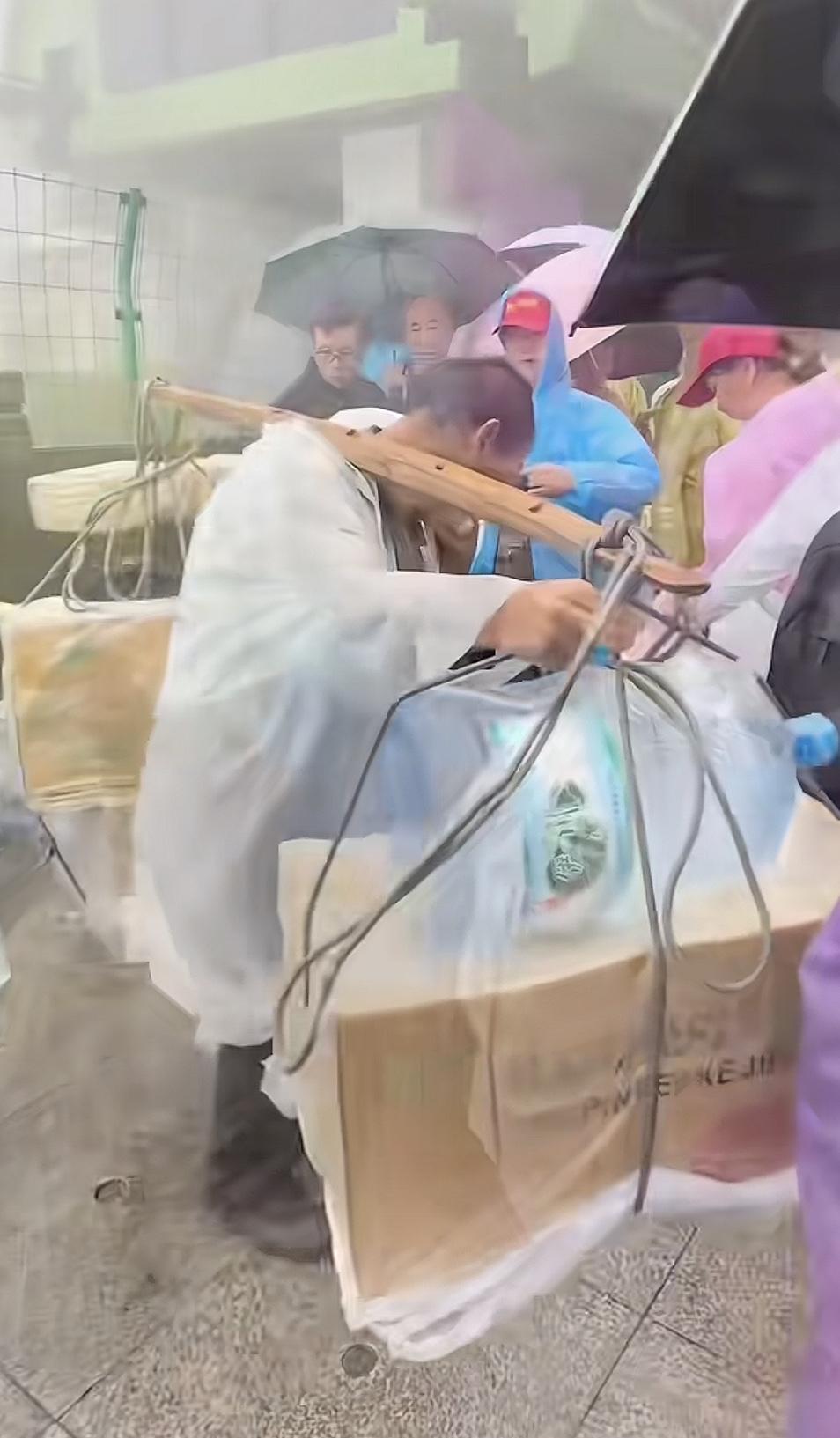 勤劳能致富！
劳动最光荣！