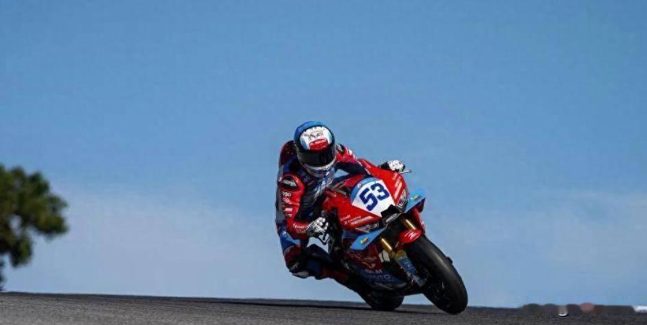 又赢了。
WSBK艾米利亚-罗马涅站。6月13日，张雪机车，最后一圈来了个绝杀。