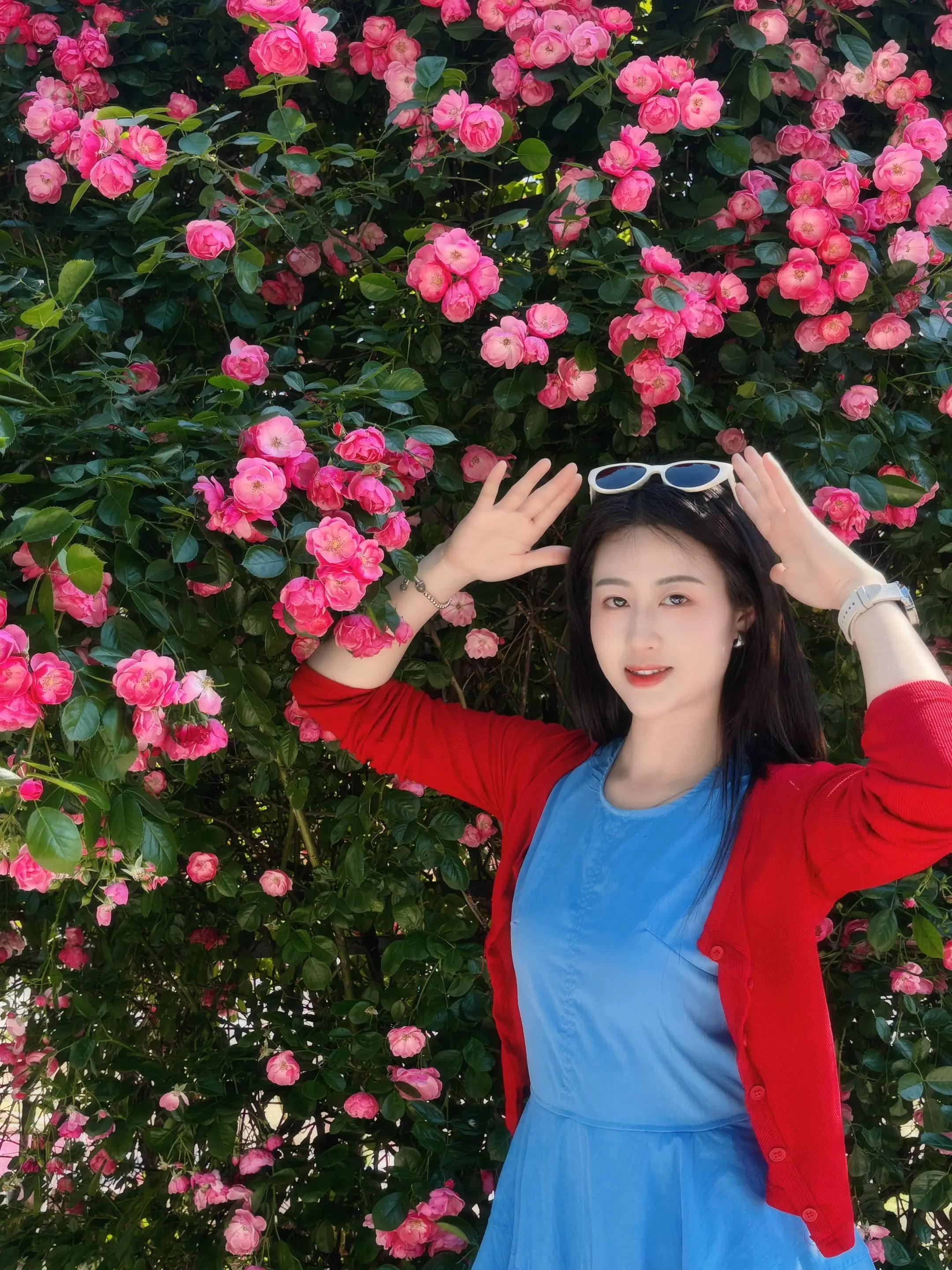 “同一种青春，同一片风景。从高中走廊到如今的山川湖海，真好，我们依旧在...