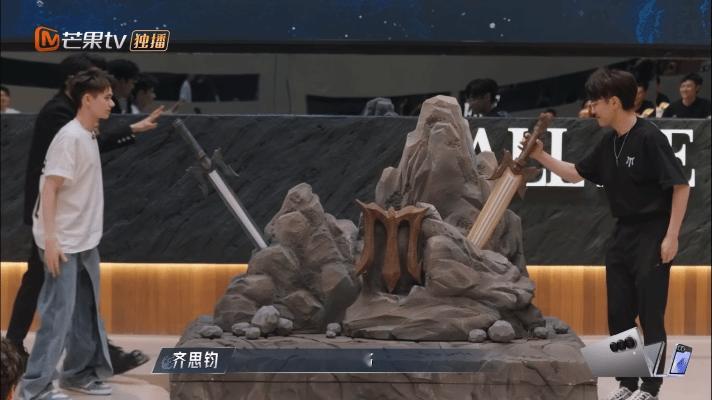 #齐思钧录制事故问杜海涛怎么办##披荆斩棘#哥哥弟弟不省心，齐思钧录制遇小插曲，