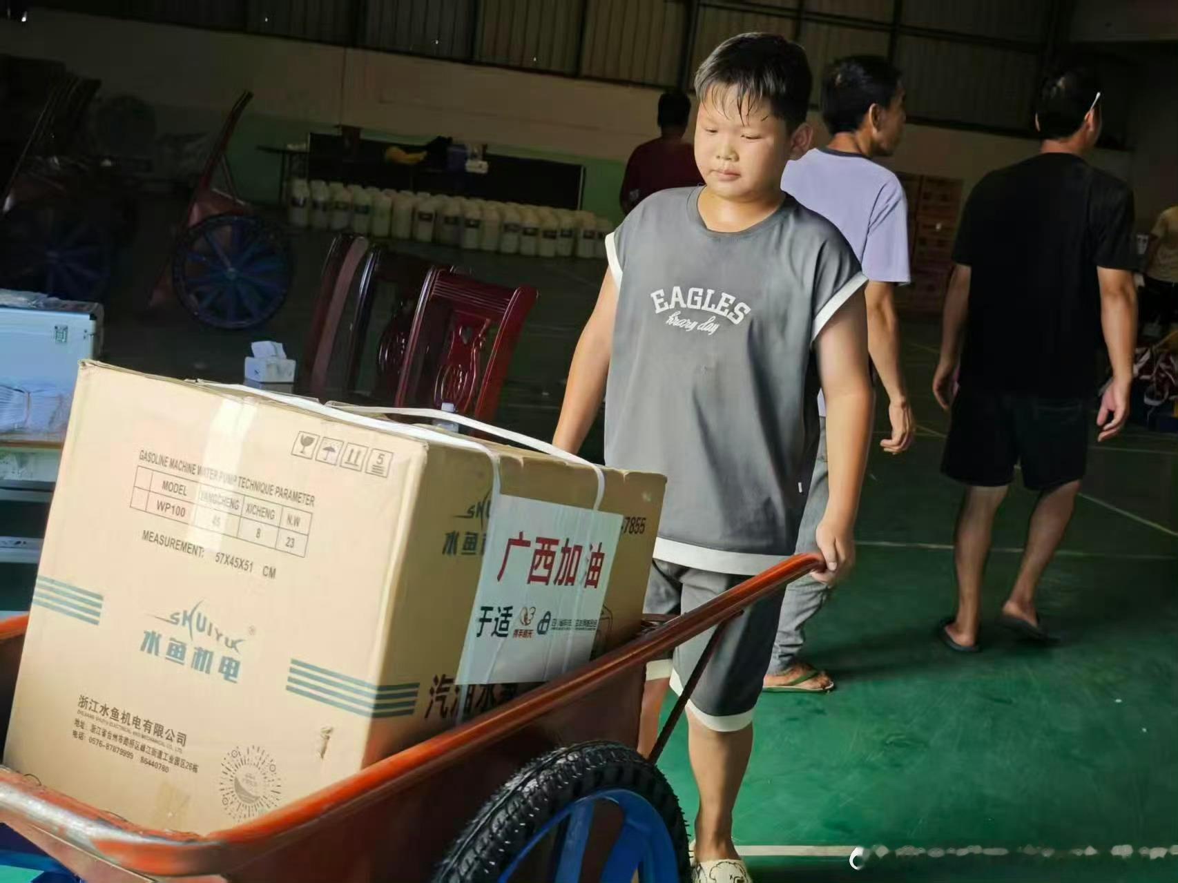 于适捐赠贵港的物资已送达，清淤消杀物资都投入使用了！ 