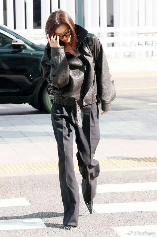 全智贤 × Saint Laurent 2027春夏大秀机场出发巴黎时装周春夏时