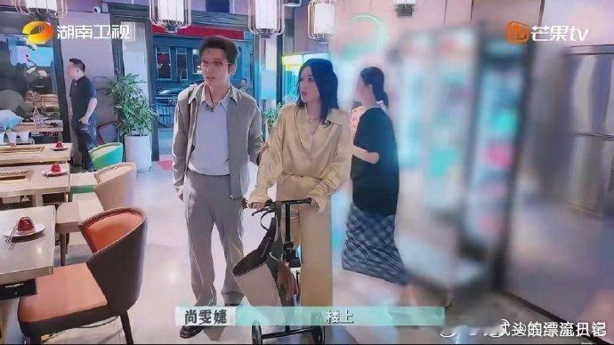 黄晓明背尚雯婕上楼巴黎合伙人名场面巴黎合伙人尚雯婕[超话]看《巴黎合伙人》被黄晓