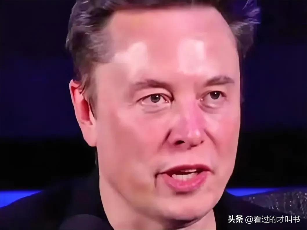他随特朗普，谁给他带来利益，他就说谁对，无政治立场。
他认为，解决乌克兰危机，要