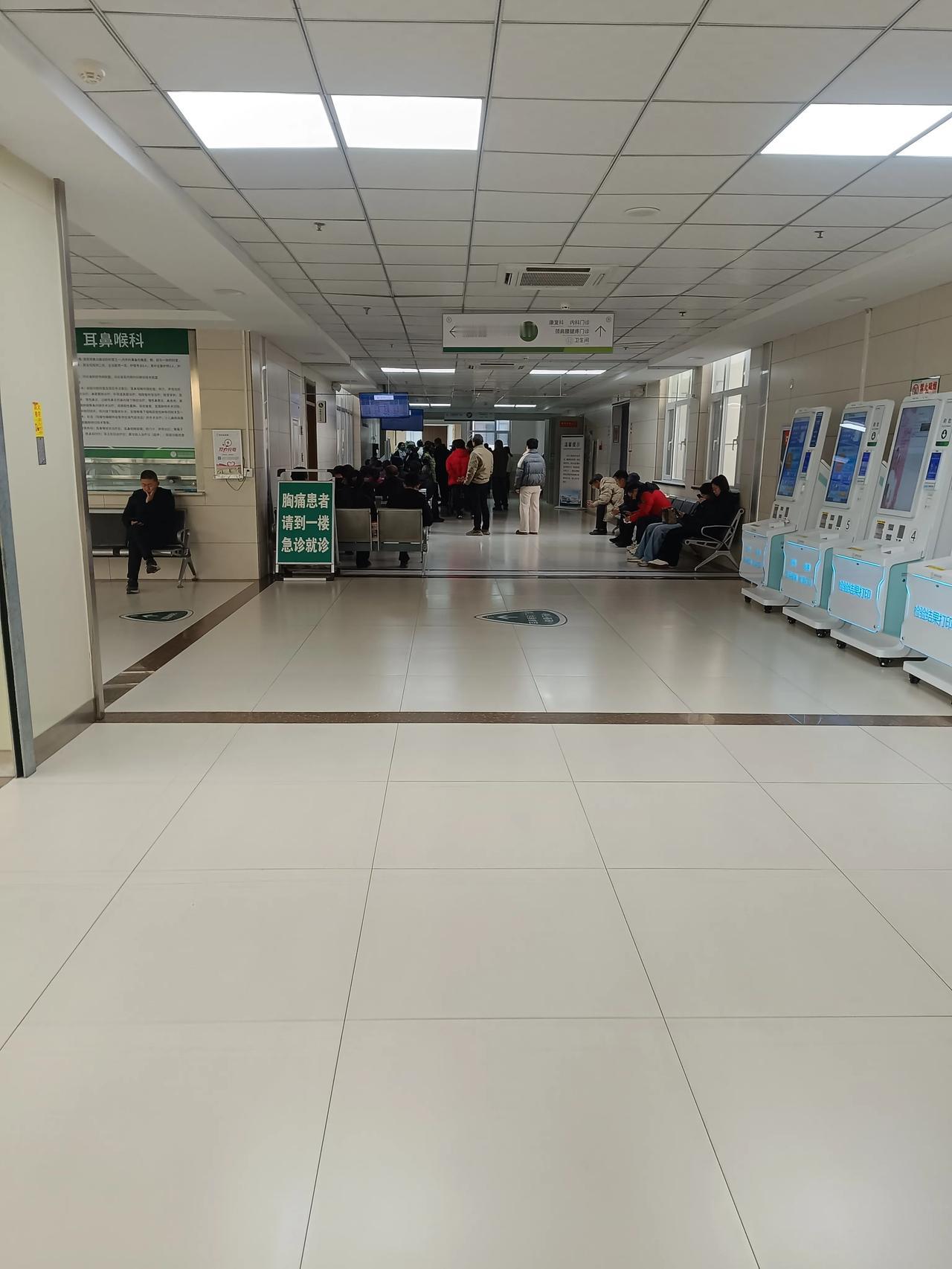 大过年的医院都这么多人啊，真的是希望大家都身体健康，有个好身体真的比什么都重要啊