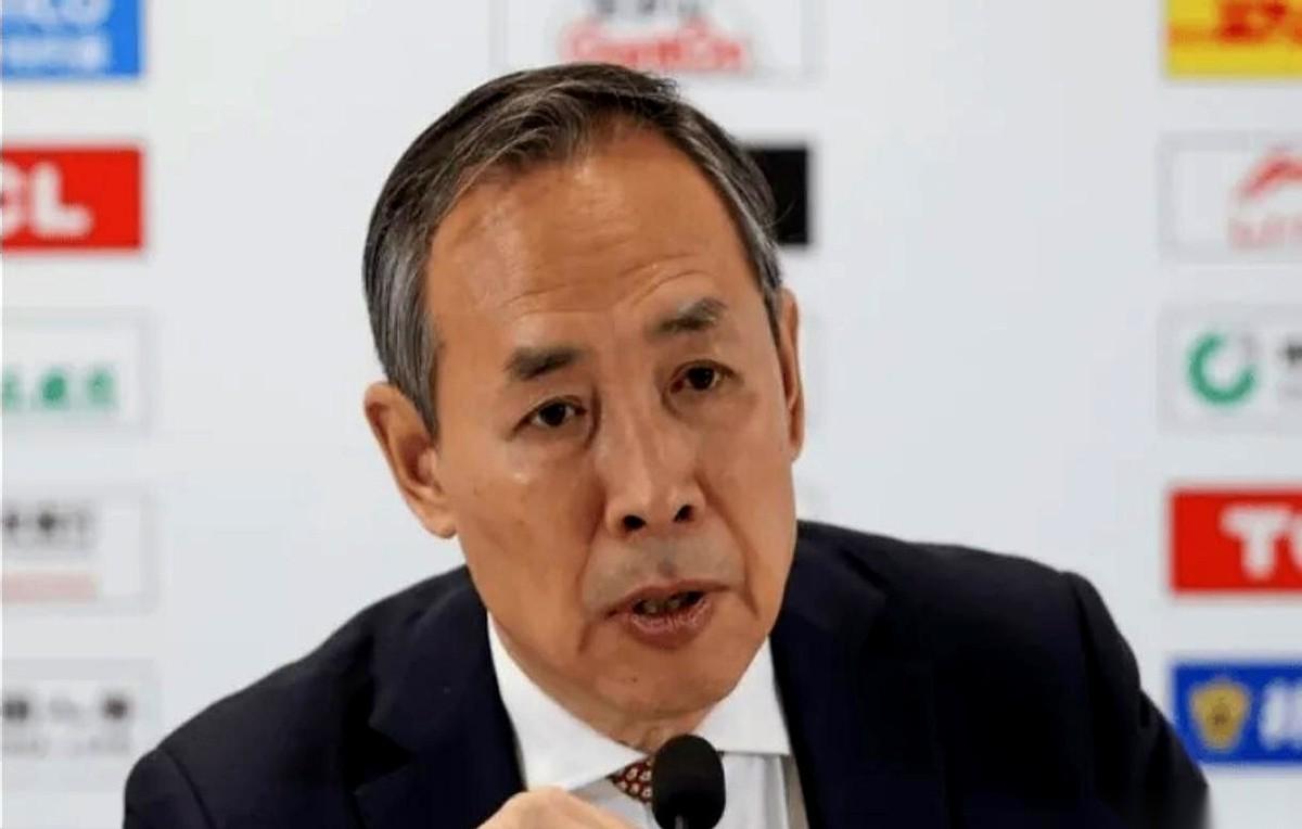 北京首钢主场输给山西这事，最炸的不是84比90的比分。
是比赛结束的哨声刚响，看