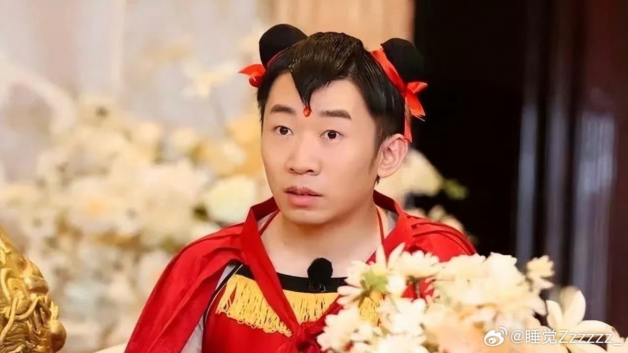 杨迪综艺效果这块就没输过杨迪简直是综艺之神眷顾的“人形题库”！答题快准狠像开了倍