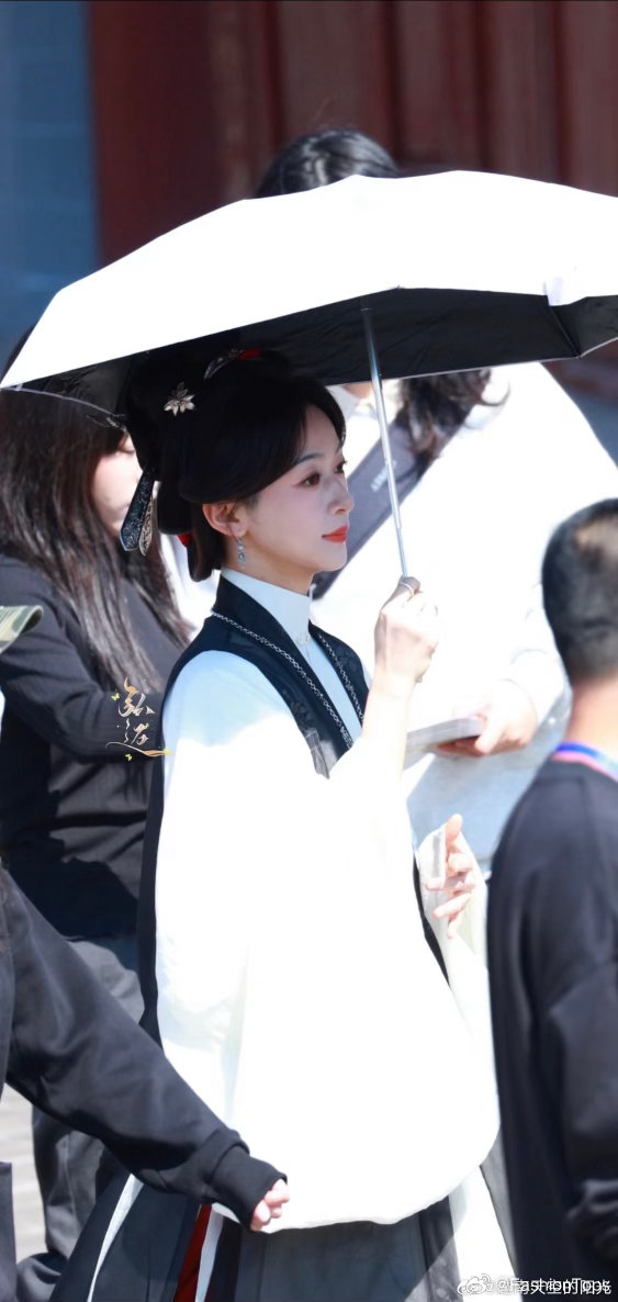 吴谨言古人实在美丽、吴谨言好猛啊吴谨言塑造的古装角色太有层次，静态画面里温婉好看