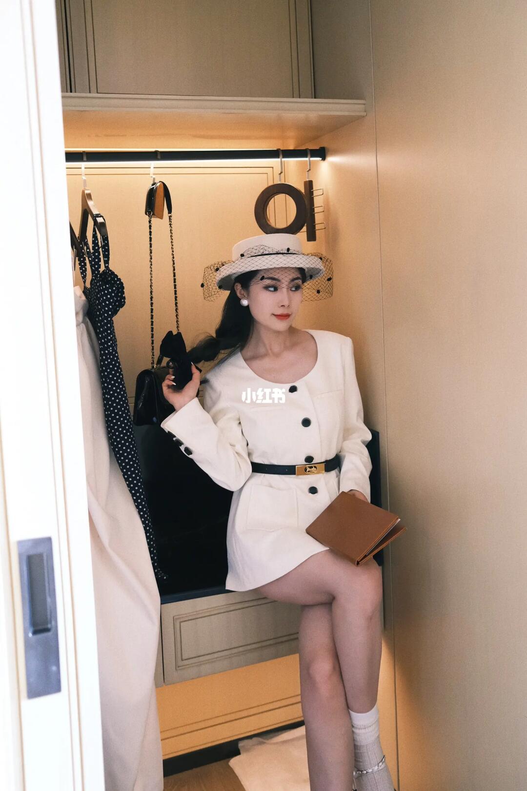 🕰️复古派对上的俏皮千金