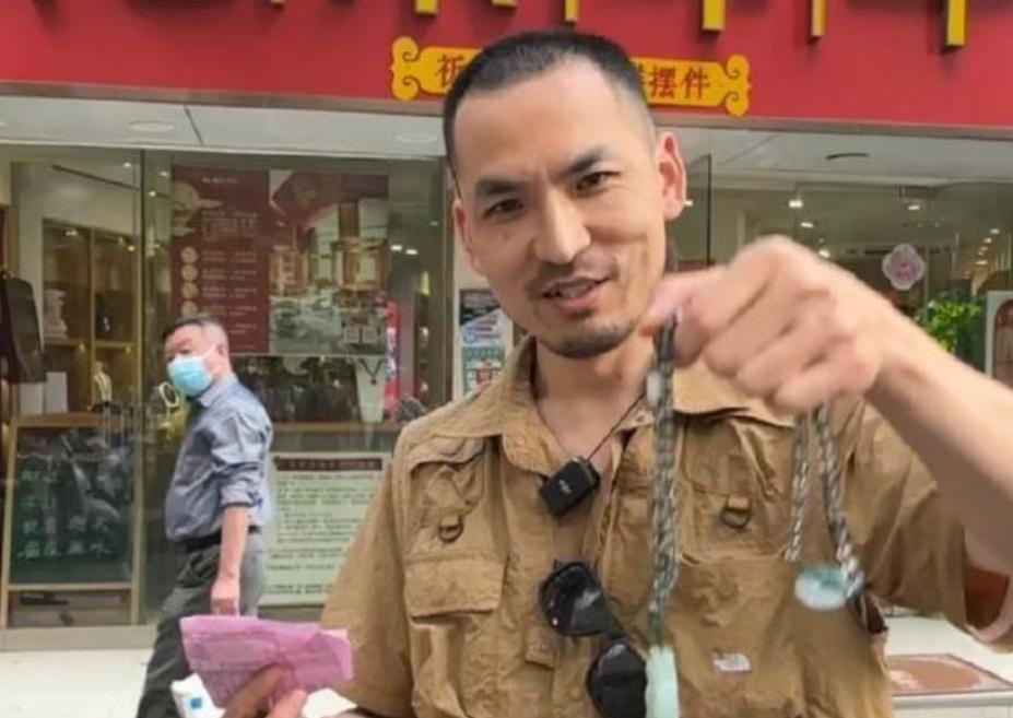 打假网红铁头一审被判8年，出狱后估计一点翻身的余地都没有了。
 
打假网红铁头，