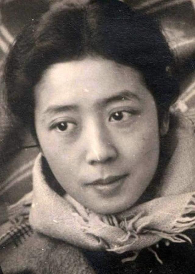 [微风]1940年，《雷雨》作者曹禺，出轨了来找他补习英文的23岁女学生。他的清