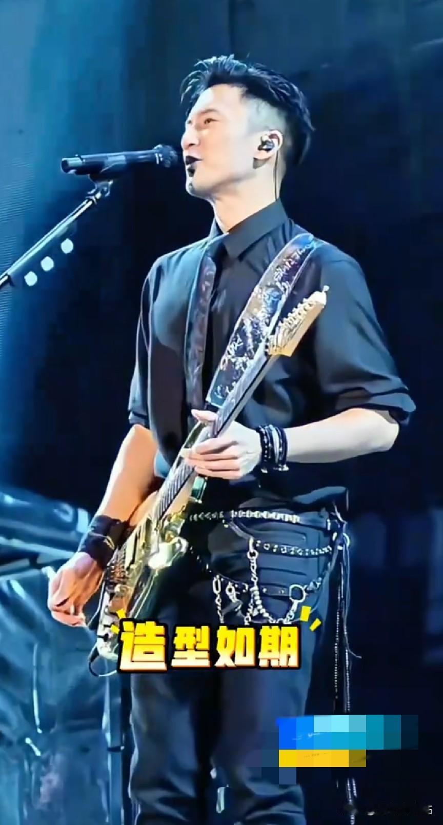 7月25日晚，谢霆锋Evolution进化演唱会青岛站开演。这是谢贤离世后，谢霆