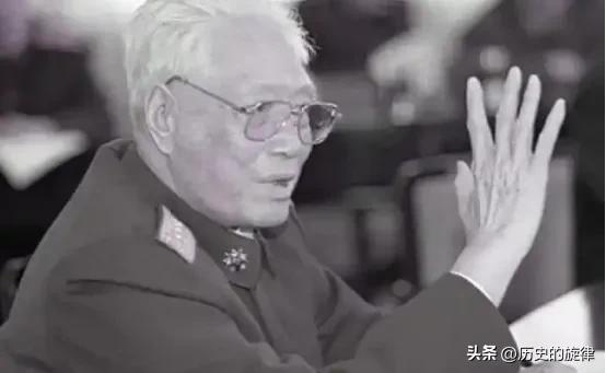 1952年张震奉命进京任职，下车看见副总参谋长接站，当场惊呼：这怎么得了
 
1
