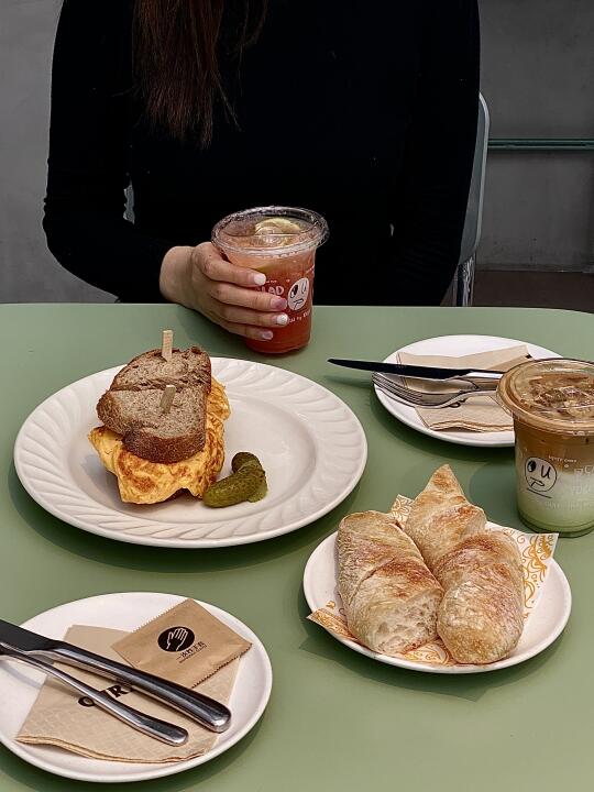 被大连水城的酸面包白人饭🍞好吃到了🍽️