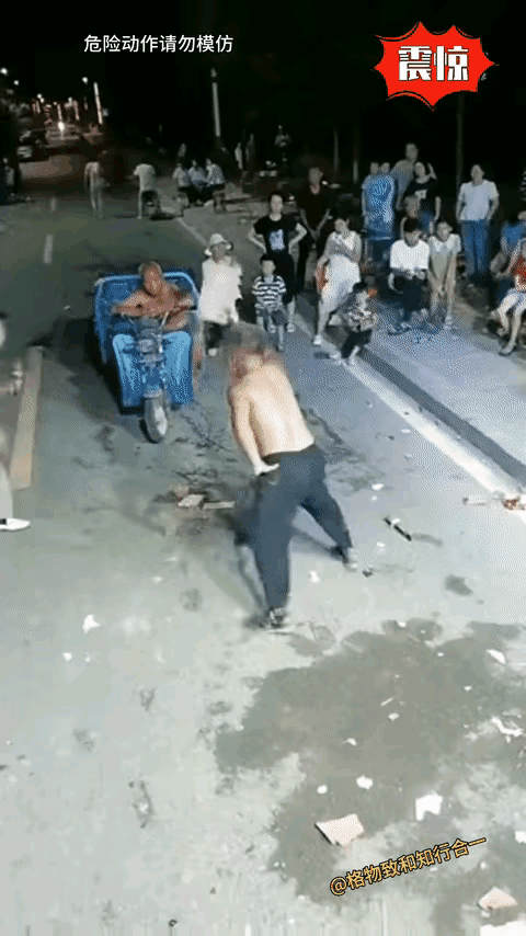 表演这样的节目，这是拿生命健康开玩笑，不过看现场的画面，也不像是走江湖卖艺的，感