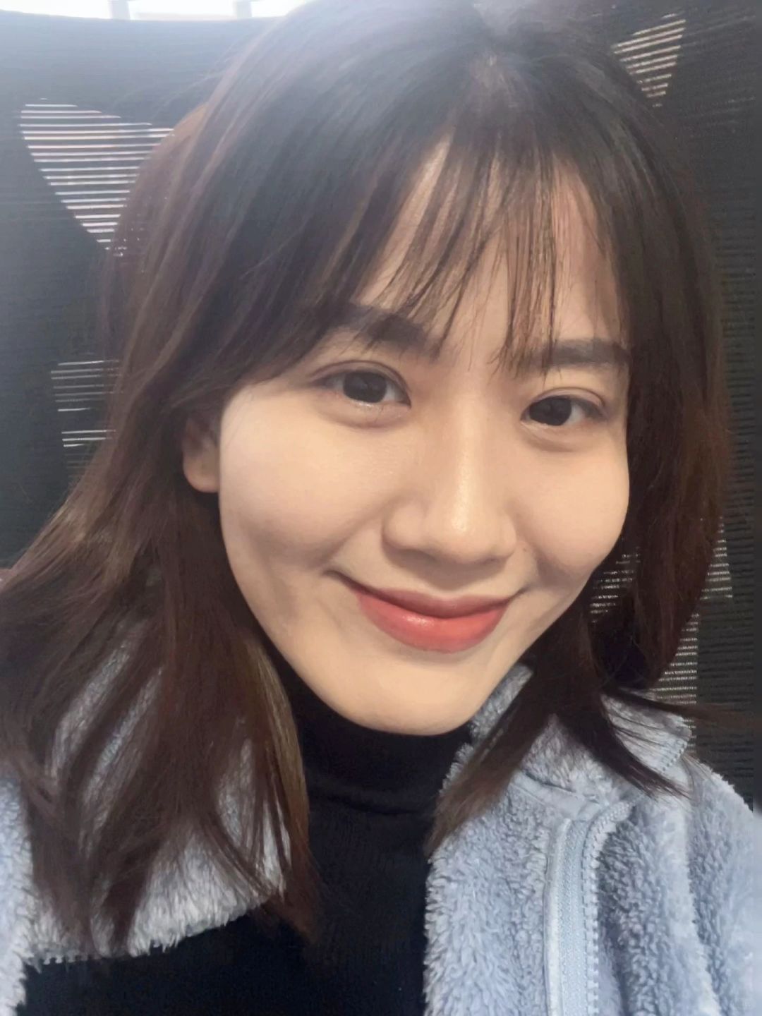女研究生放假在家已经没有娱乐活动