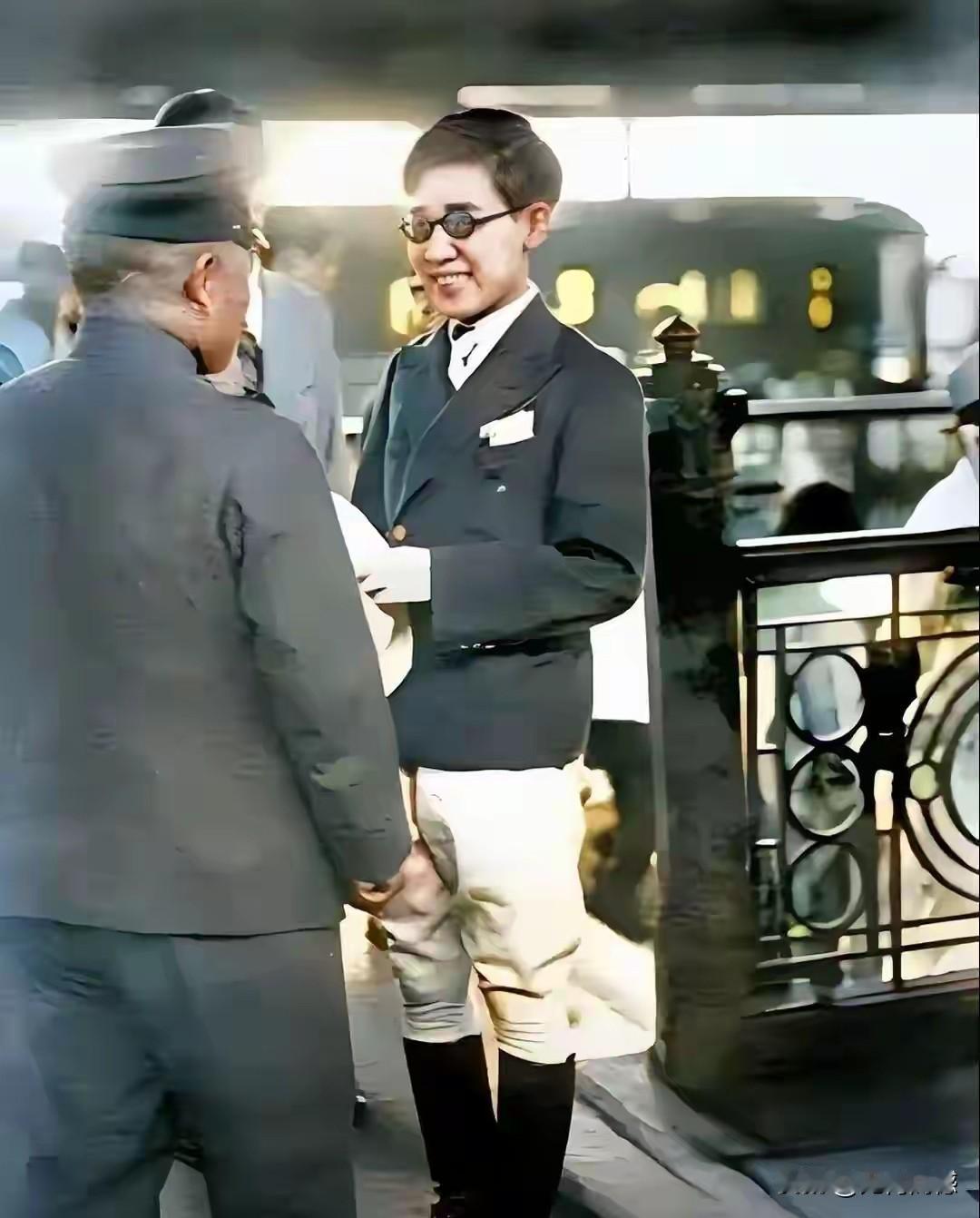 川岛芳子就是一个认贼作父的汉奸，为了实现自己的痴心和妄想，干了很多坏事，最后罪有