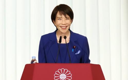 3月24日，日本陆上自卫队现役三等陆尉村田晃大，携带刃长超30厘米的长刀，翻越中