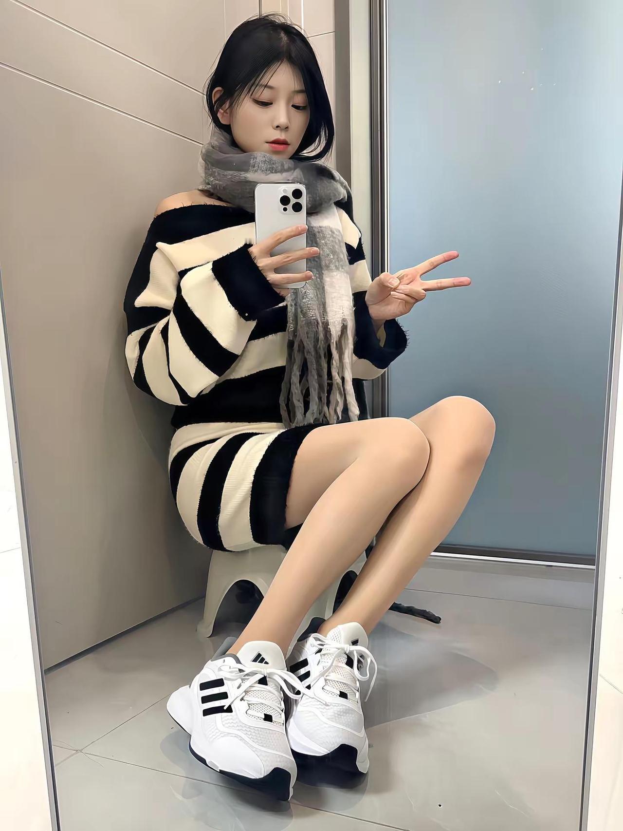 喜欢小猫就要享受小猫的坏脾气。百搭鞋子 阿迪达斯adidas