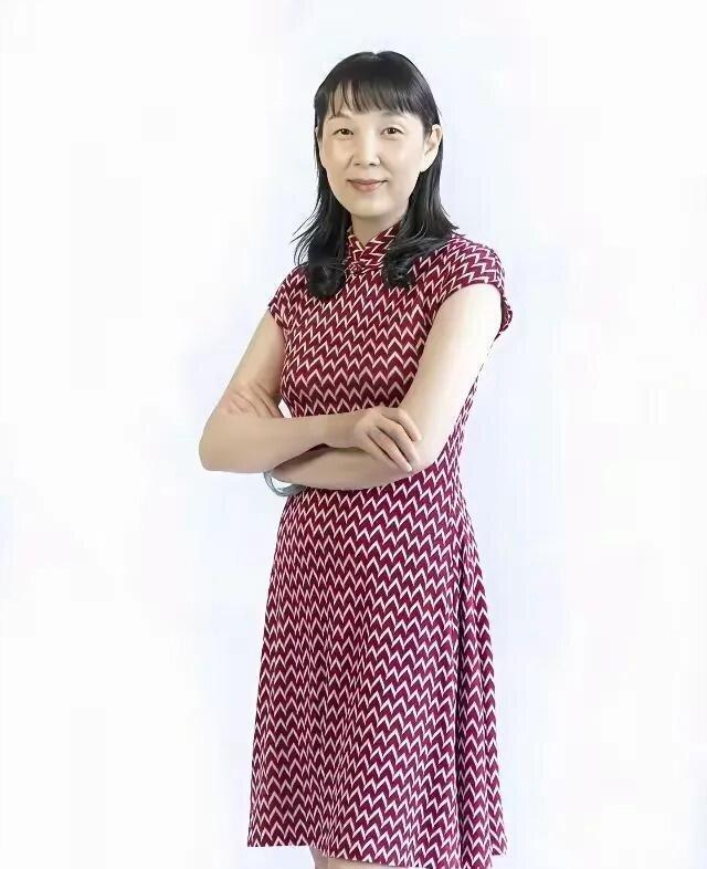 宗庆后布鞋富豪的形象，被自己曾经的外室杜建英，毁于一旦。
他没有想到人性会如此贪