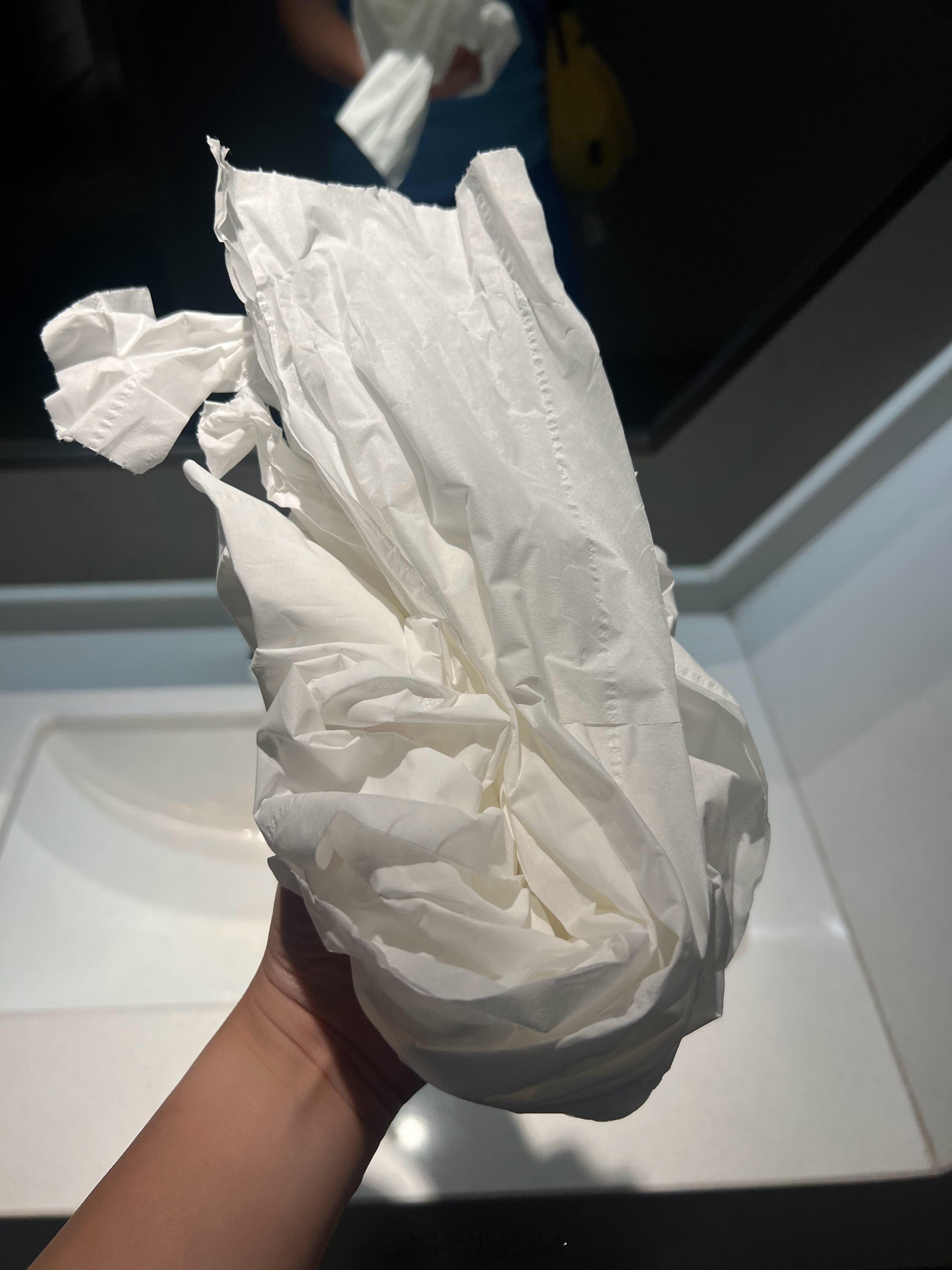 昨天在西安第一天，遇见了严重的秋季过敏🤧晚上10点不到就睡了，一觉睡到大天亮。