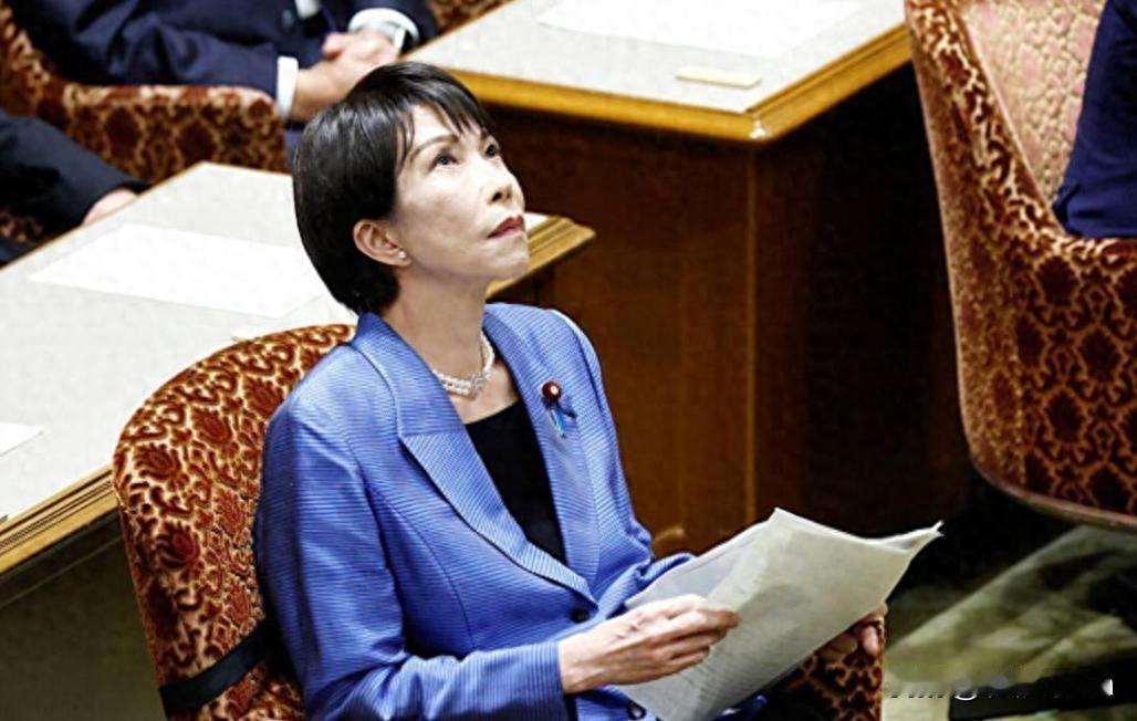 短命首相预定？高市内阁内外交困，贪腐丑闻 + 经济下滑，支持率暴跌
高市早苗被起