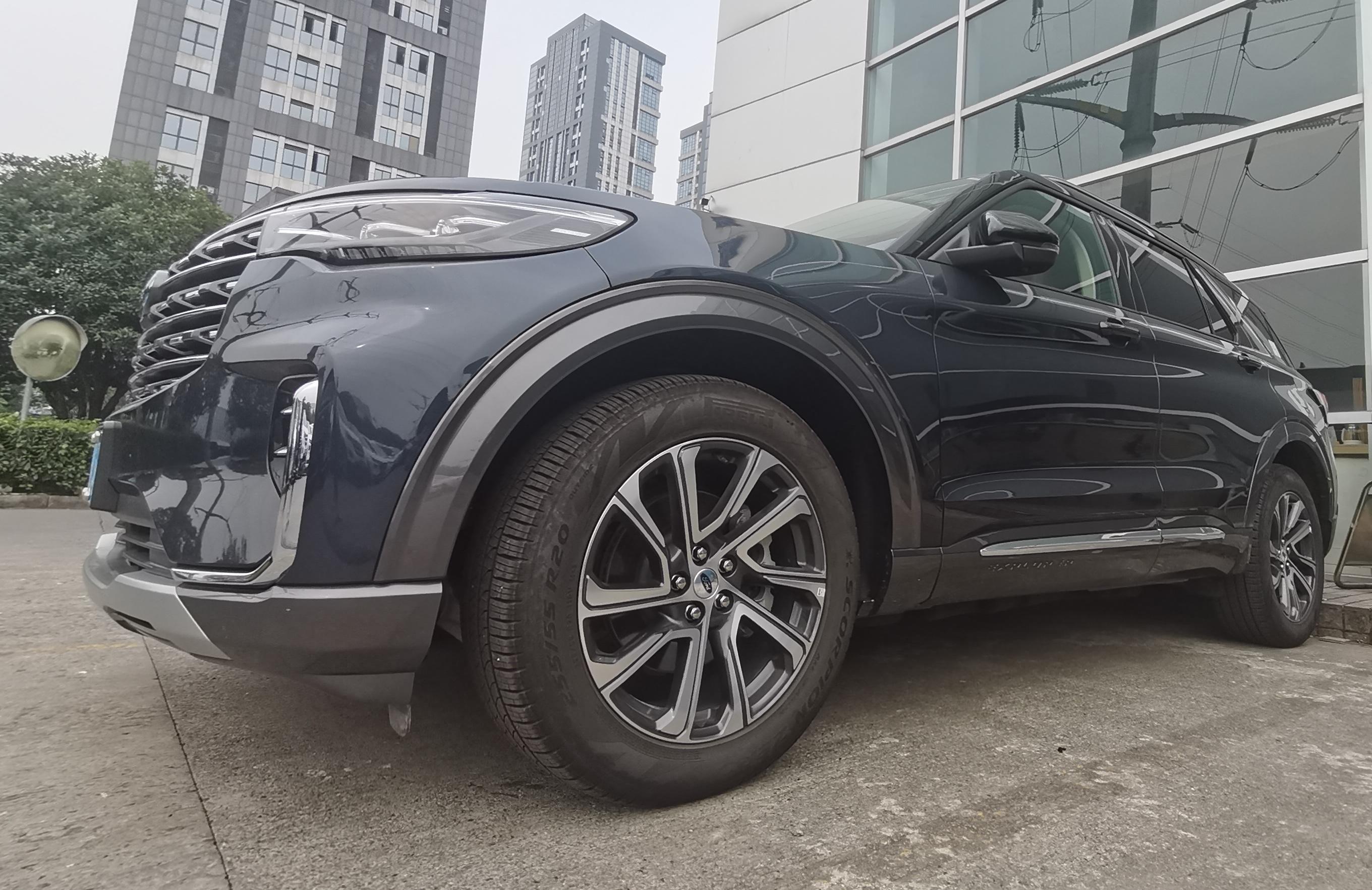 九月，福特探险者不只是一同出发的旅伴，更成为了我灵感的缔造者。当它载着...