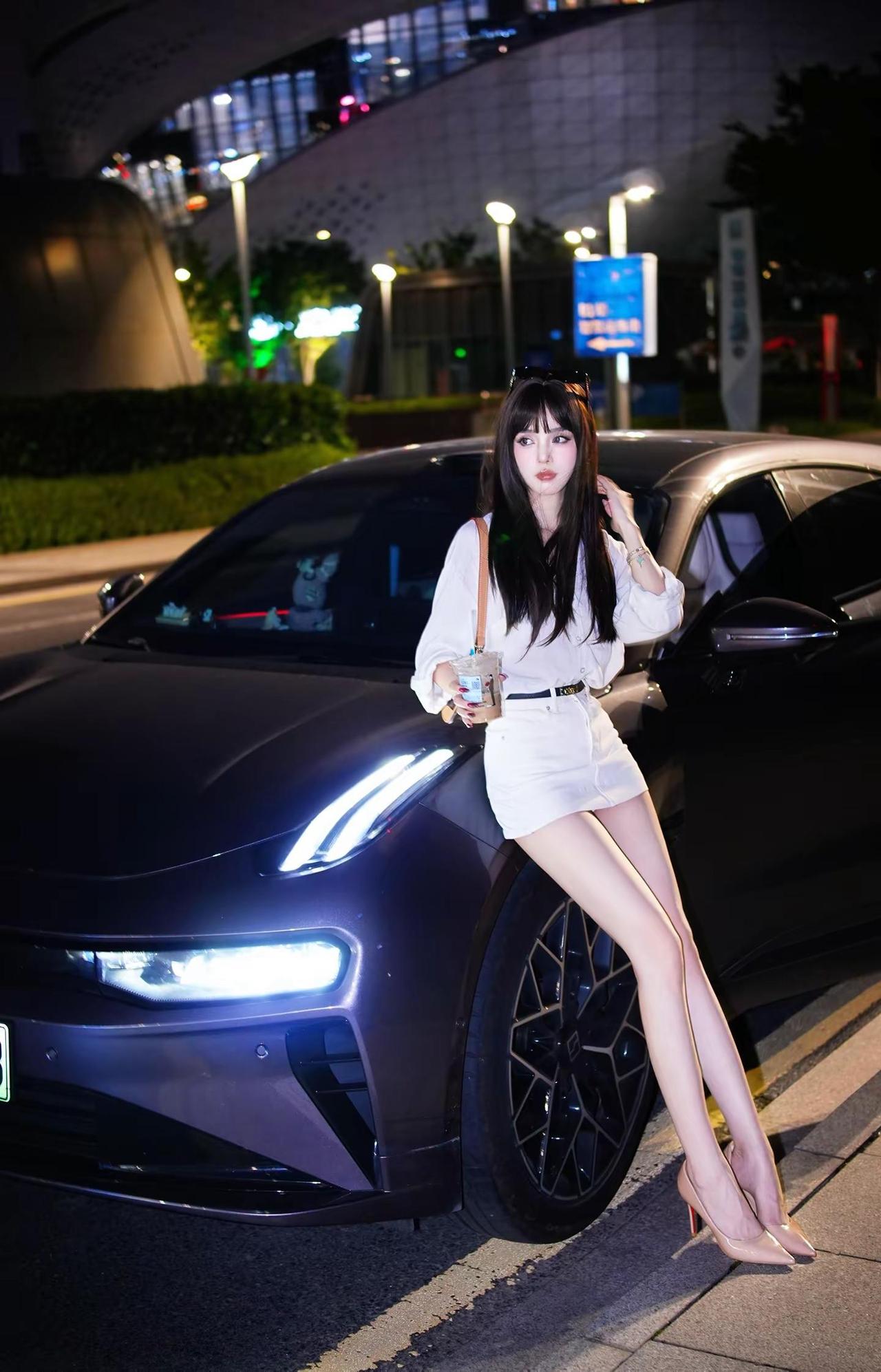 渐入佳境是我对人生最大的祝福。高智感穿搭 夜晚街头随拍