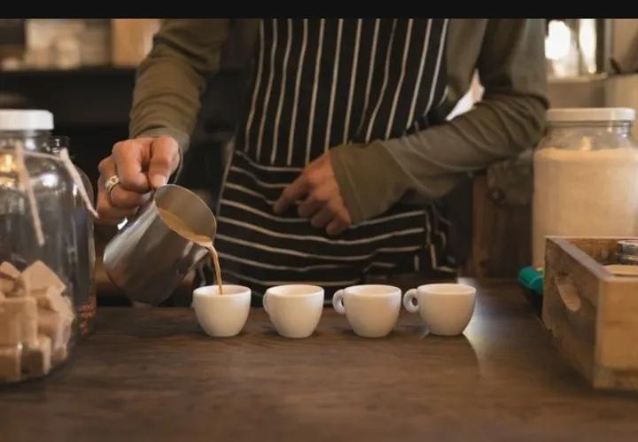 我每天清晨喝一杯茶水，不是因为保健，纯粹是因为爱好。
这个爱好，源自我的母亲。