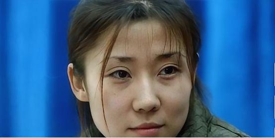 1992年11月17日，路茗茗的父亲路遥逝世，同年，她跟随母亲林达移居北京。之后