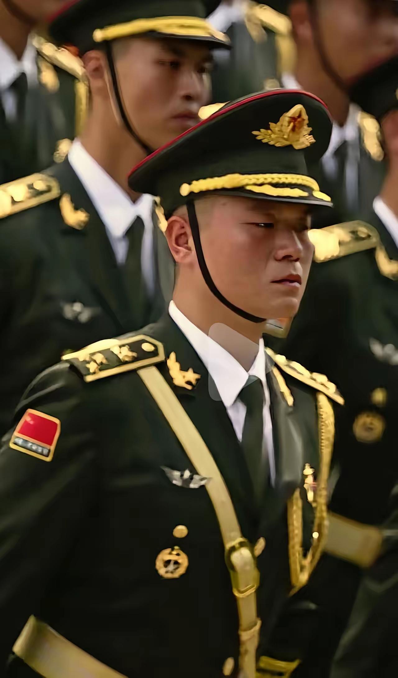 这个兵怎么看起来这么眼熟，这是云鹏的弟弟小鹏吗？