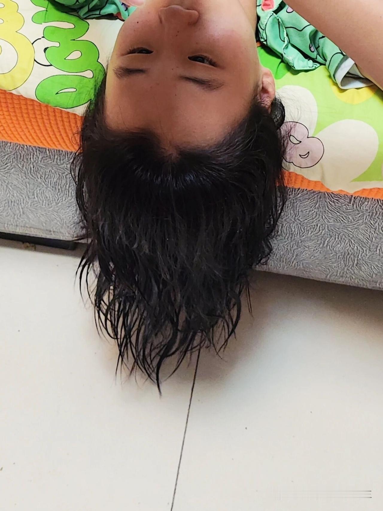 父母要教会孩子，在洗澡时唱歌

女儿刚刚洗完澡，
她在洗澡的时候，
我又听到了她