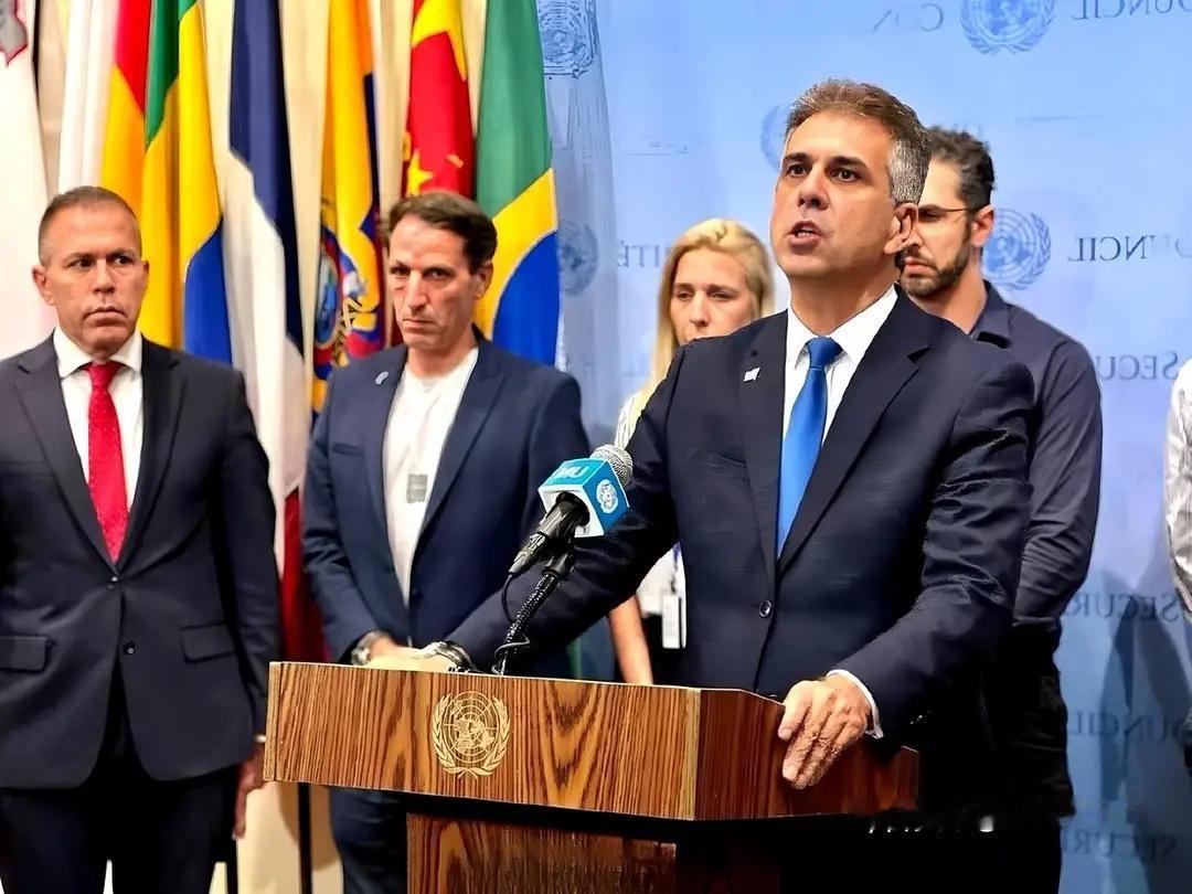 古特雷斯这位联合国秘书长一登台就直言“家人们，联合国没钱了”，四十多个国家拖欠会