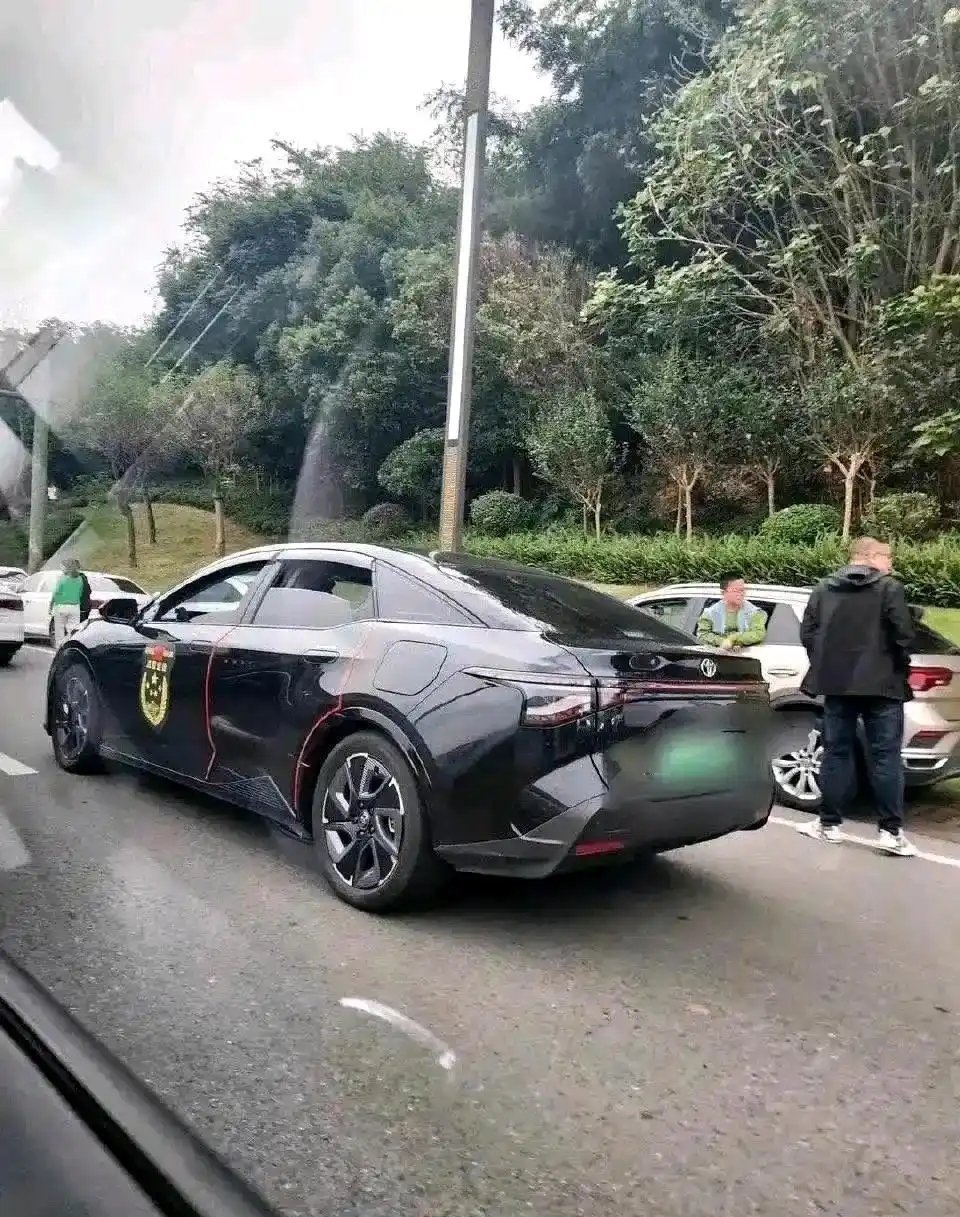 在车上贴这个不尴尬吗？ ​​​